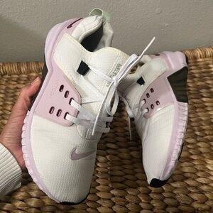 Nike Women's White and Light Pink Athletic Shoes
